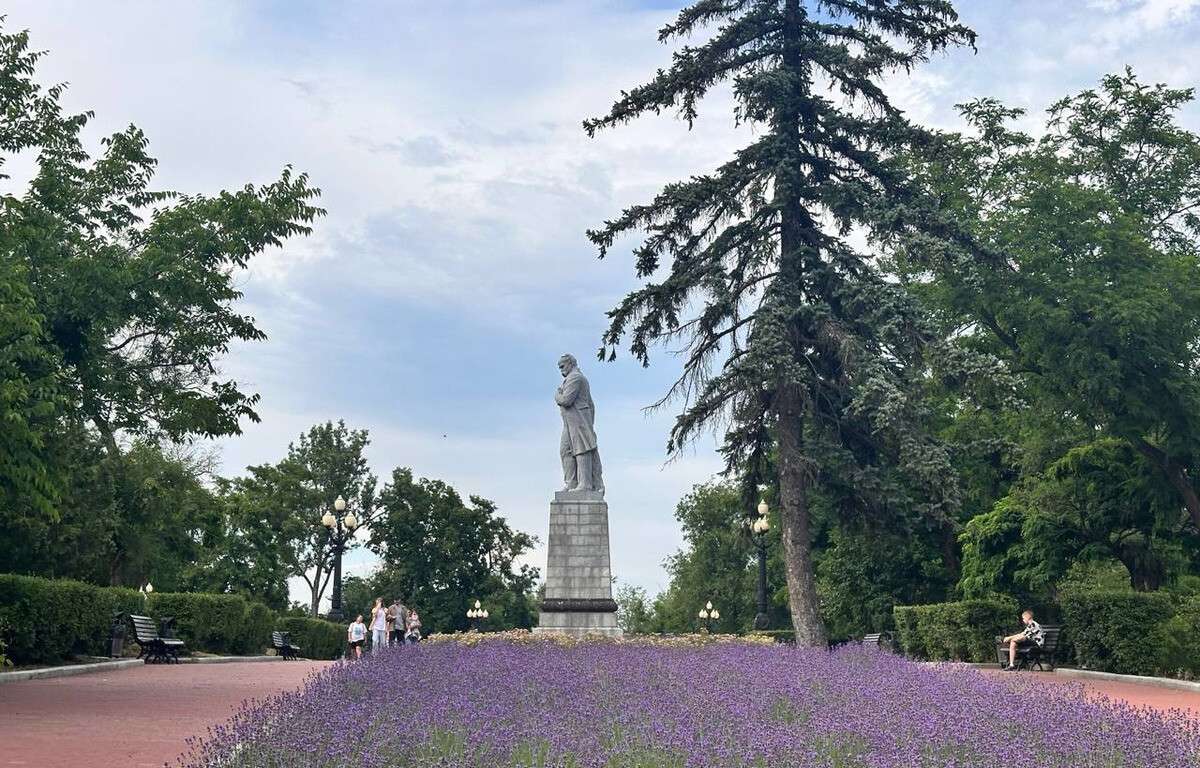 Прогноз погоди у Дніпрі на сьогодні, 8 липня 2026
У середу, 8 липня, день буде похмурим, незважаючи на ясну ніч. З самого ранку у Дніпрі небо вкриється хмарами, які…