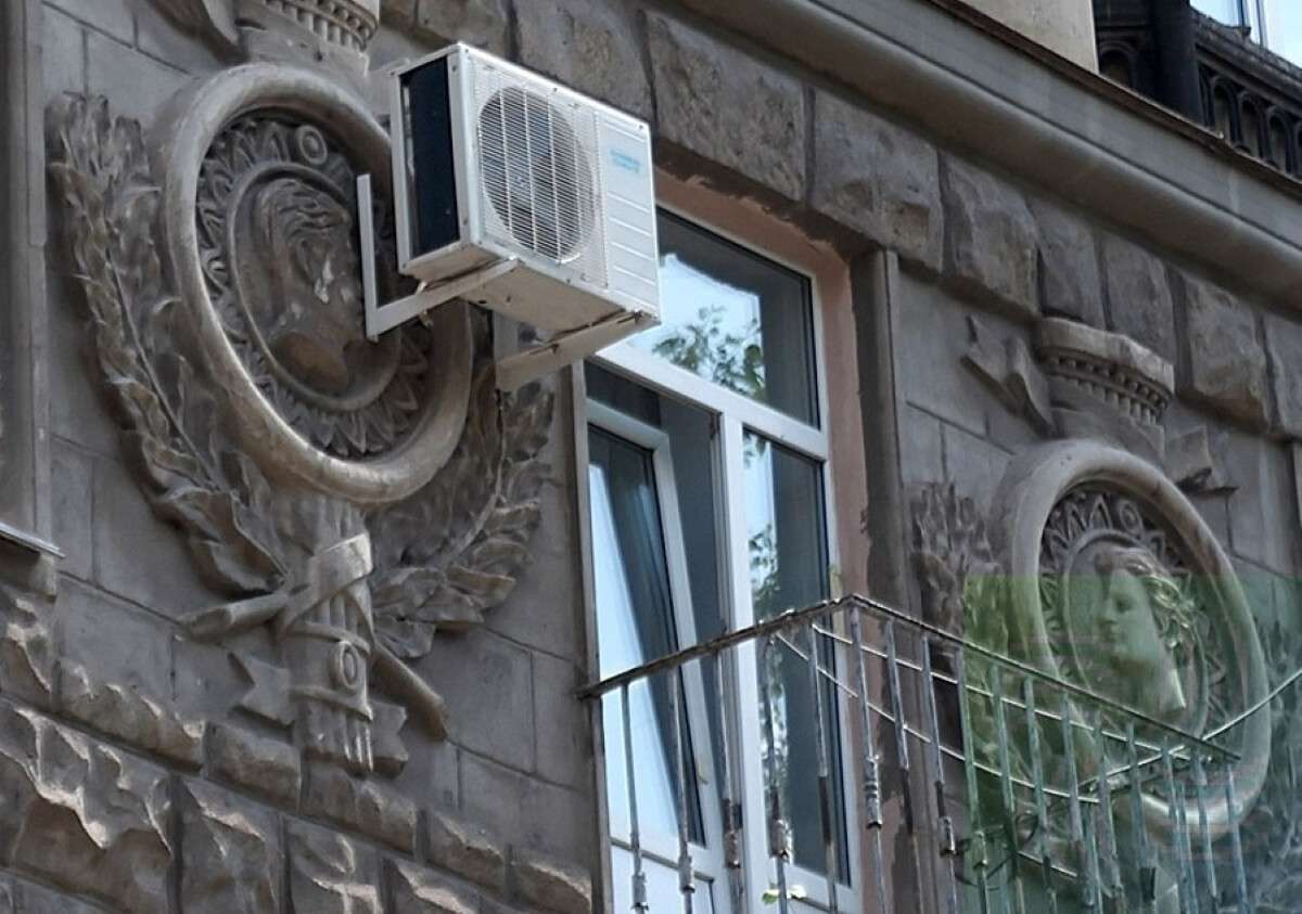 Встановлення кондиціонера на фасадах історичних будівель: яке передбачене покарання
Встановлення кондиціонера на будівлях, що мають історичну або культурну цінність, може обернутися не лише вимогою демонтувати обладнання, а й адміністративною…