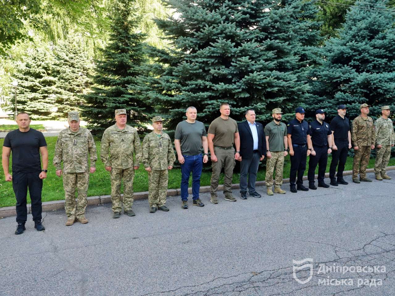 Мер Філатов та керівник ДніпроОВА привітали військових із 10-ю річницею створення ПвК "Схід"
Сьогодні, 13 липня, Повітряне командування "Схід" відзначило 10-ту річницю створення. Із перших днів повномасштабного вторгнення росіян його військові стали