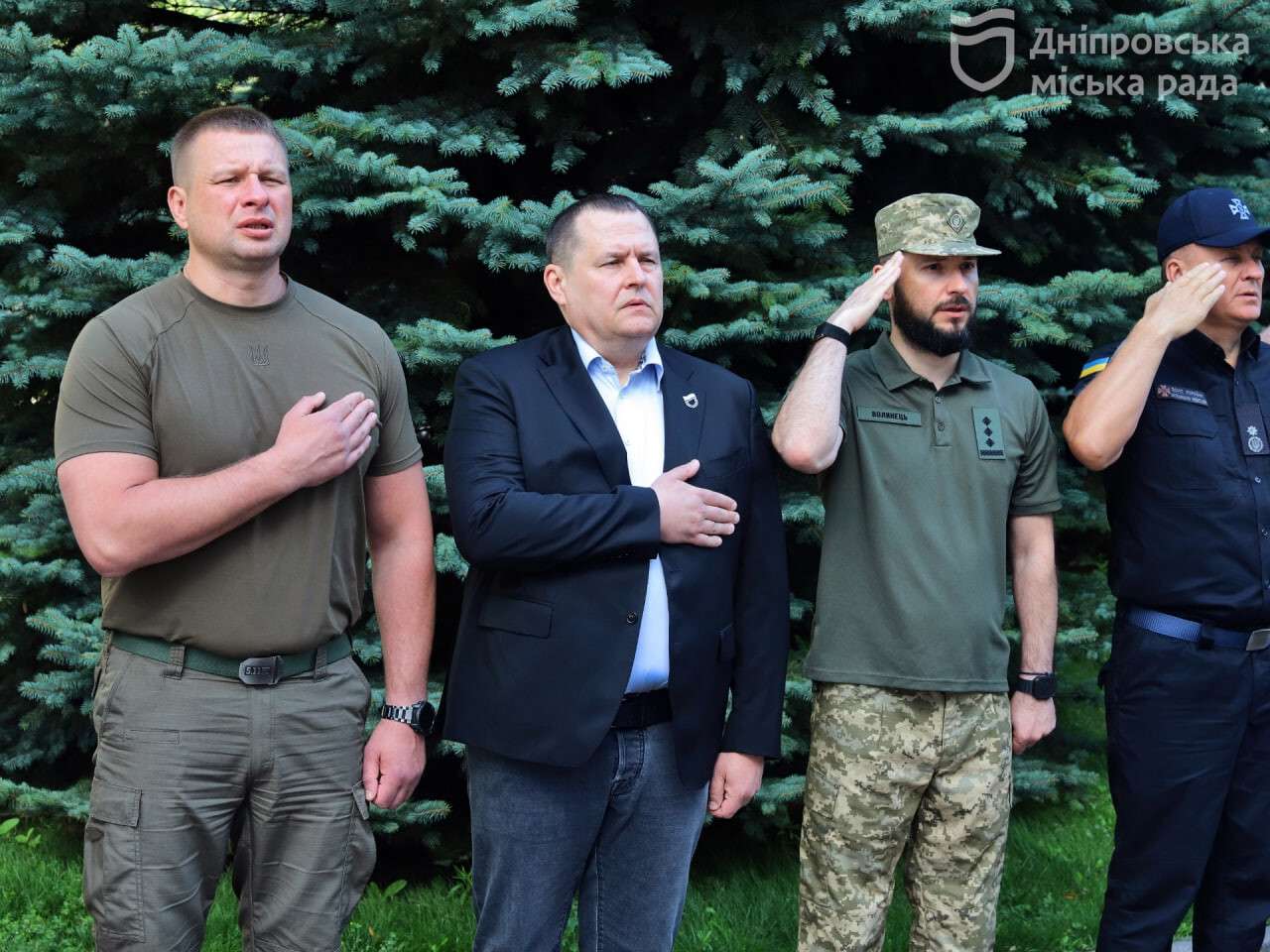 Мэр Филатов и руководитель ДнепрОВА поздравили военнослужащих с 10-й годовщиной создания ВК «Восток»