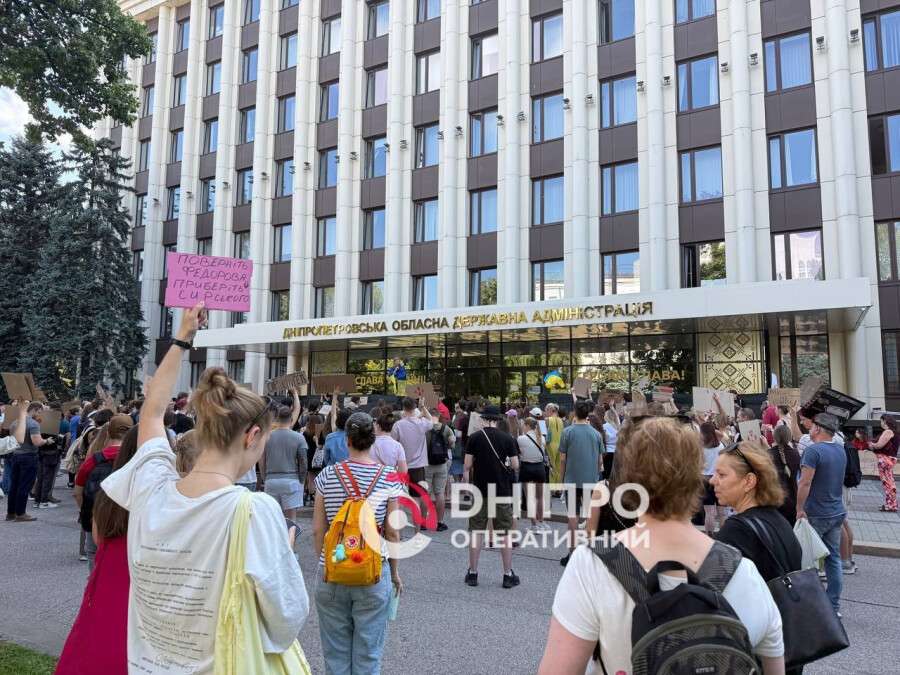 Дніпряни вийшли на мітинг через відставку Михайла Федорова