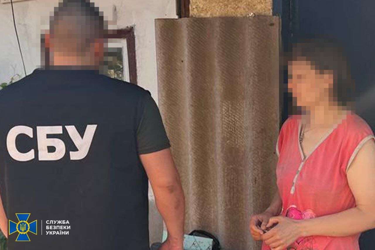 СБУ затримала мешканку Павлограда, яка «зливала» окупантам дані про Сили оборони
У Павлограді СБУ викрила та затримала місцеву жительку, яка допомагала російським окупантам коригувати авіаційно-ракетні та дронові удари по місту та…