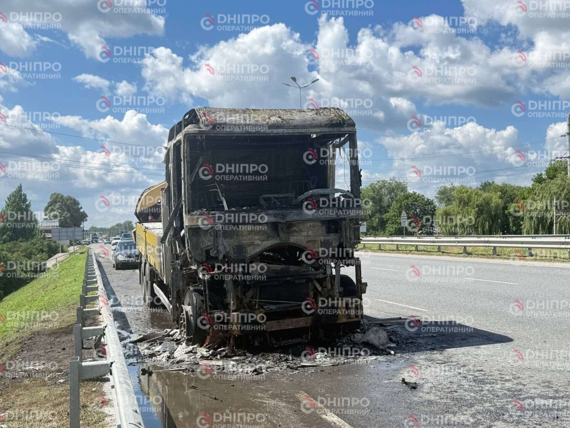 Загорілася фура під час руху у Підгородньому 17.07 - подробиці з місця події