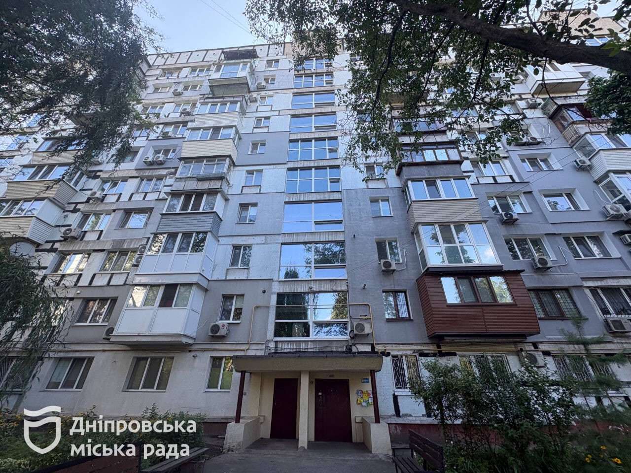 Поврежденный российским обстрелом дом ОСМД в Днепре полностью восстановили