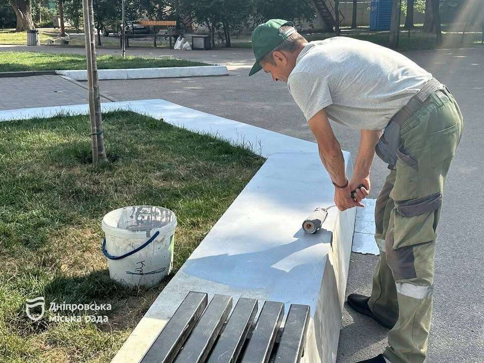 У Дніпрі нагадали, куди звертатися, якщо стали свідком вандалізму в парку чи сквері
