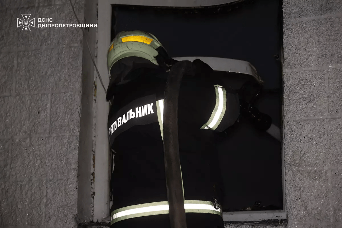 Нічна пожежа в Кривому Розі забрала життя двох людей
У Центрально-Міському районі Кривого Рогу сталася смертельна пожежа. Вогонь охопив приватний житловий будинок, внаслідок чого загинули двоє людей, пише “Дніпро…