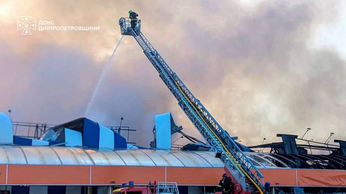 Ворог повторно атакував торгівельний центр на Дніпропетровщині 26.07