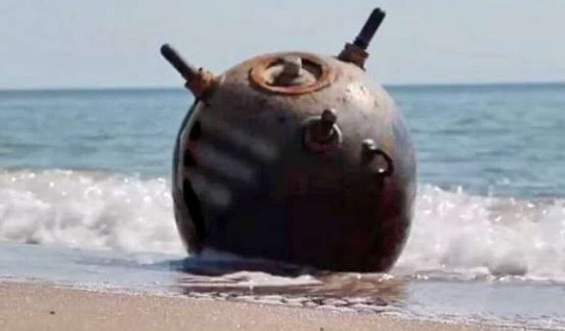 Опасность мин на диких пляжах