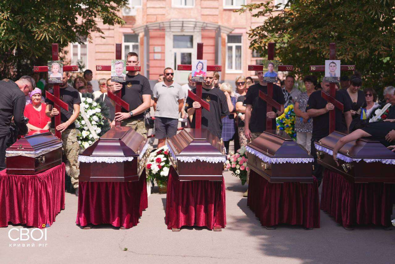 У Радушному попрощалися з родиною, яка загинула внаслідок ракетного удару рф