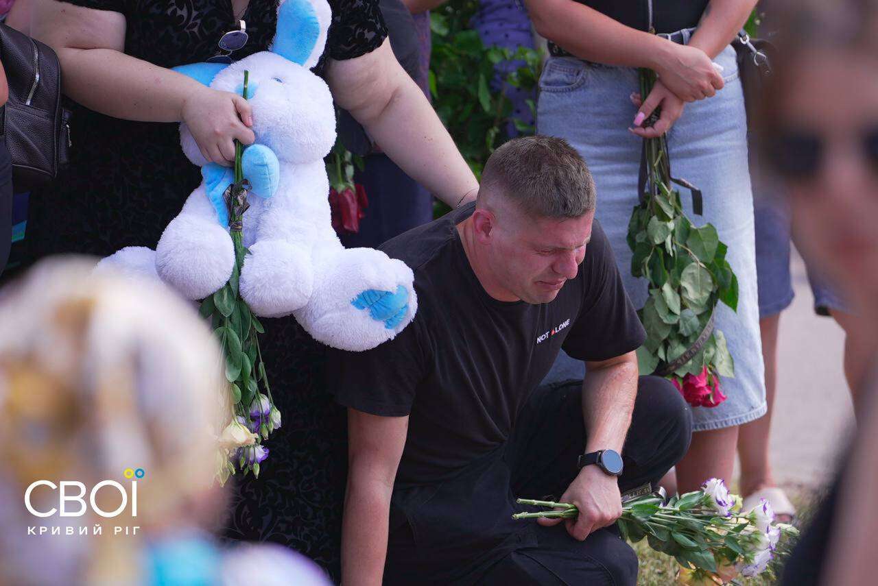 У Радушному попрощалися з родиною, яка загинула внаслідок ракетного удару рф