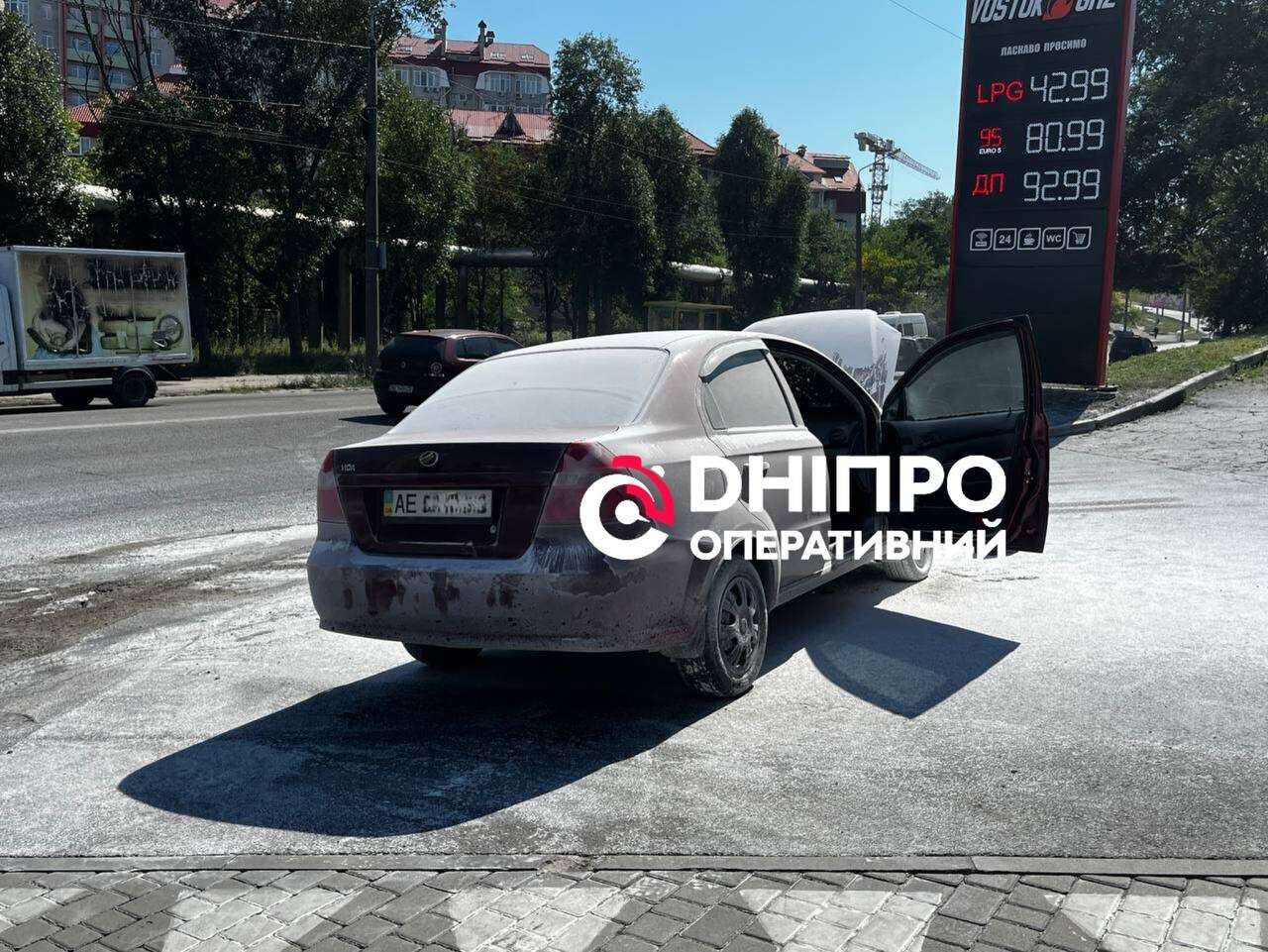 Загорелся автомобиль возле АЗС на Космической 5 августа: подробности с места происшестви