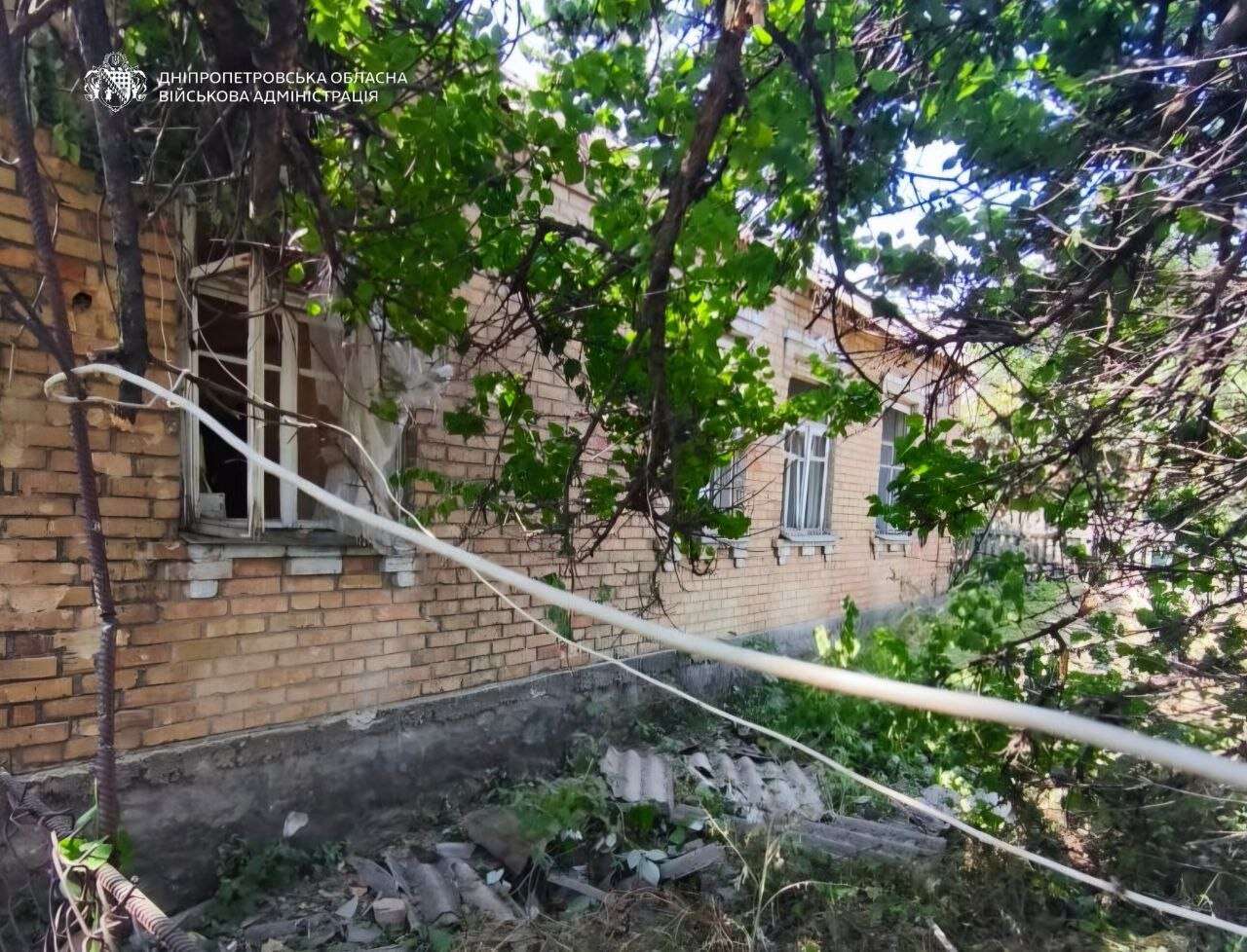Є загиблий та поранені: чотири райони Дніпропетровщини потерпали від атак рф протягом дня