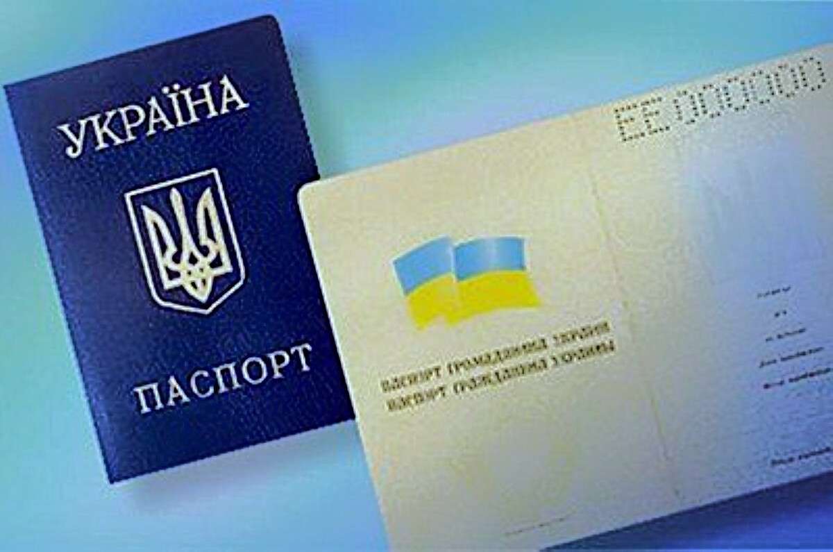 Як законно змінити прізвище чи ім'я під час війни: куди звертатися та які документи потрібні
Навіть під час воєнного стану українці мають право змінити прізвище або власне ім'я. Процедура не скасована й продовжує діяти у…