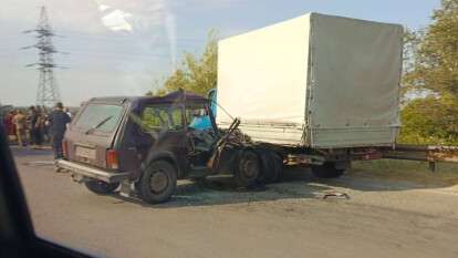 Моторошна аварія на Дніпропетровщині 10 серпня: "Ниву" зім'яло після зіткнення з вантажівкою