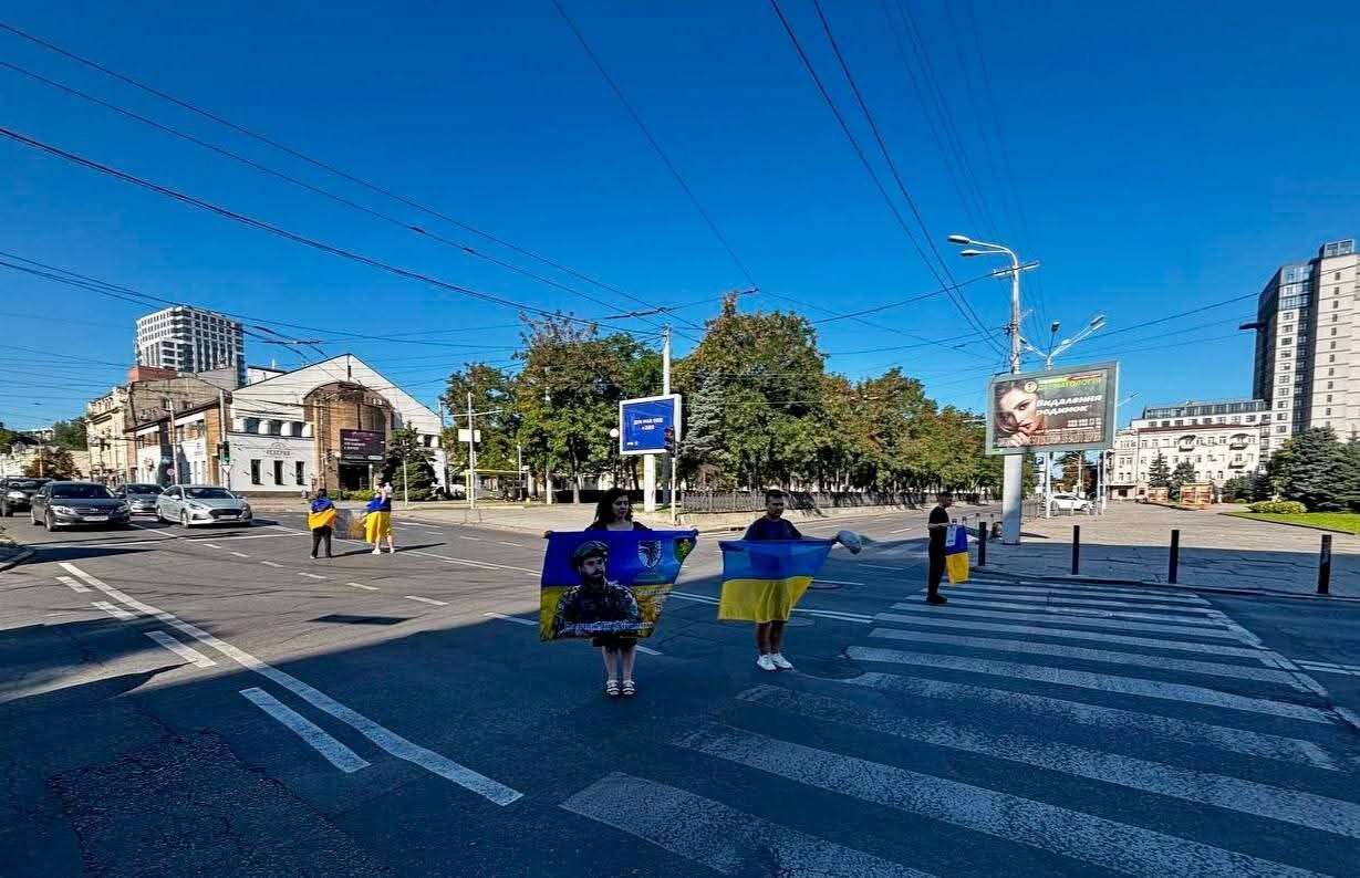 Каждую субботу в Днепре ветераны и семьи погибших Героев присоединяются к акции «Минута молчания»
