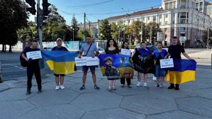 Каждую субботу в Днепре ветераны и семьи погибших Героев присоединяются к акции «Минута молчания»