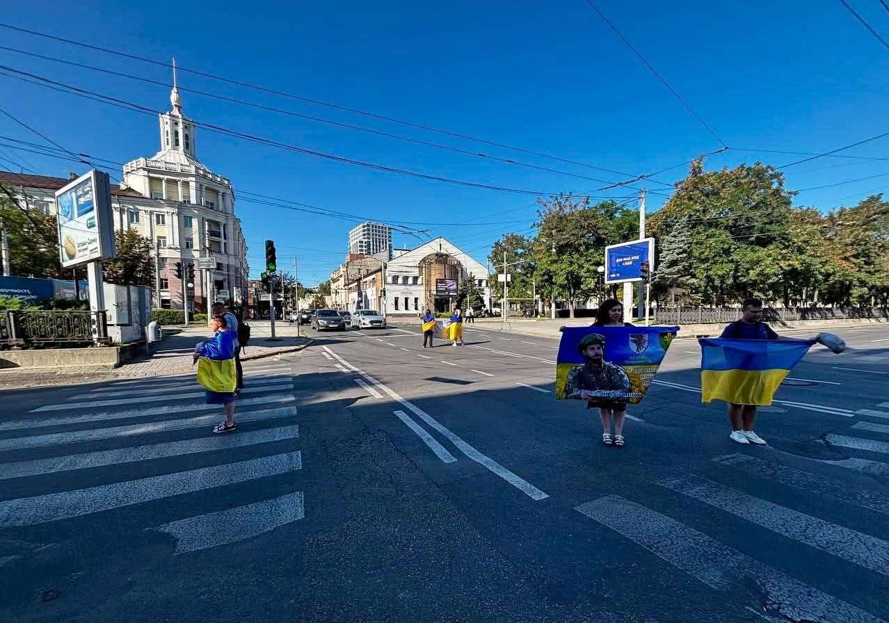 Щосуботи у Дніпрі ветерани та родини полеглих Героїв долучаються до акції «Хвилина мовчання»