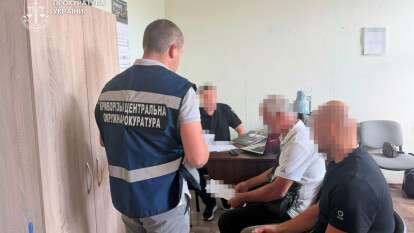 Мужчина из Кривого Рога ввозил элитные авто как «гуманитарку» для ВСУ, а затем продавал их