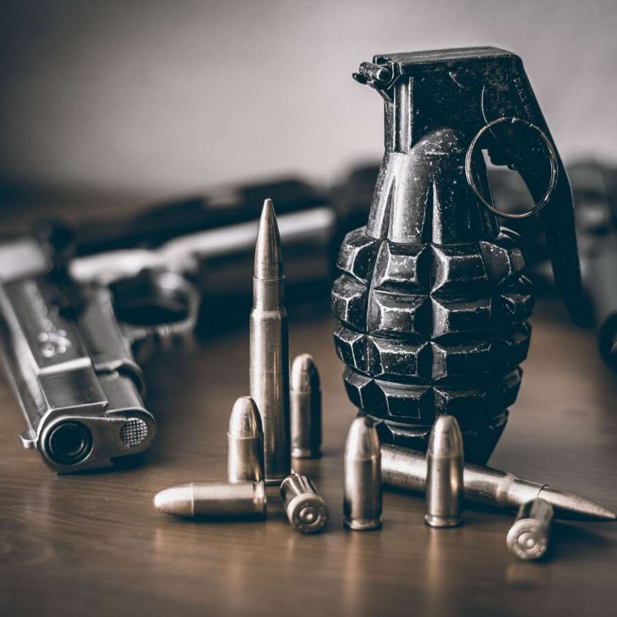 Відповідальність за незаконне зберігання зброї в Україні
Питання обігу зброї залишається надзвичайно актуальним. В умовах воєнного стану багато громадян можуть стикатися з трофейною, знайденою чи не оформленою…