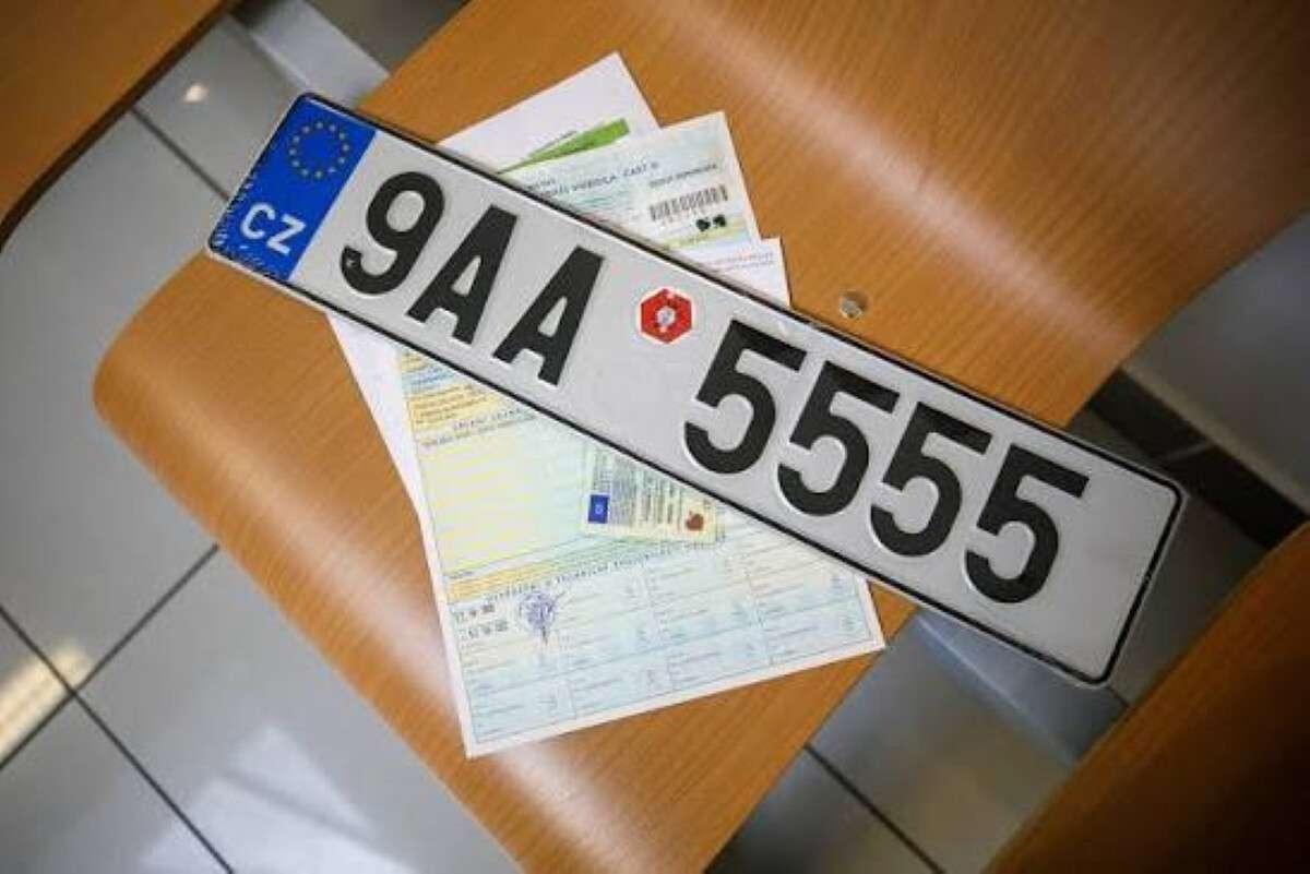 Чехія посилює правила для авто з українськими номерами: що зміниться
У Чехії планують змінити правила для автомобілів з українськими номерними знаками. Транспортні засоби поступово переведуть до чеського Реєстру дорожніх транспортних…