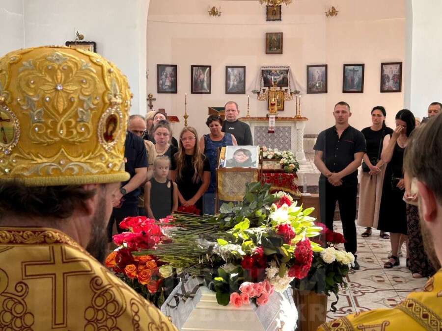 Прощання з загиблою Діаною Паславською