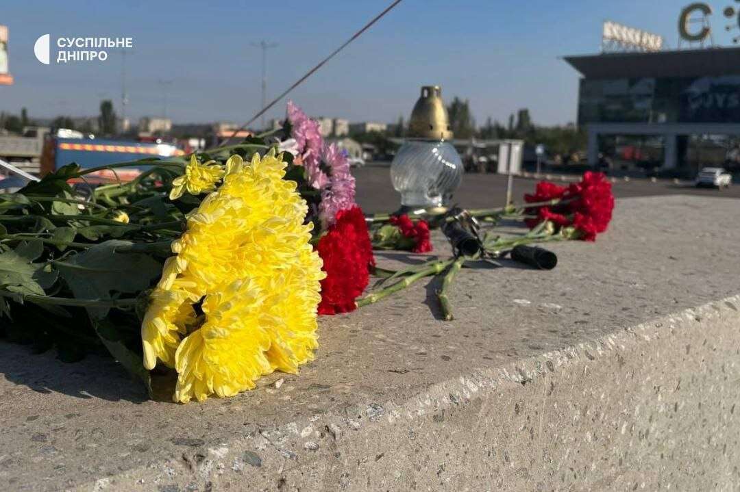 Пошукова операція триває: у Кривому Розі після удару по ТЦ зниклими безвісти залишаються троє людей