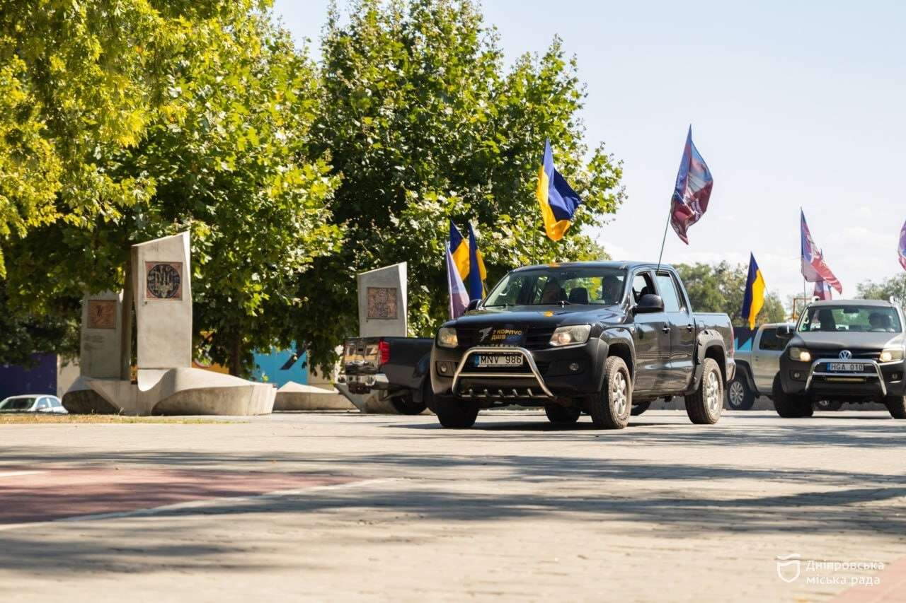 У Дніпрі передали п’ять нових пікапів бійцям 7-го корпусу ДШВ
У Дніпрі 25 серпня провели патріотичний автопробіг на підтримку Сил оборони України. Під час заходу військовим 7-го корпусу Десантно-штурмових військ…
