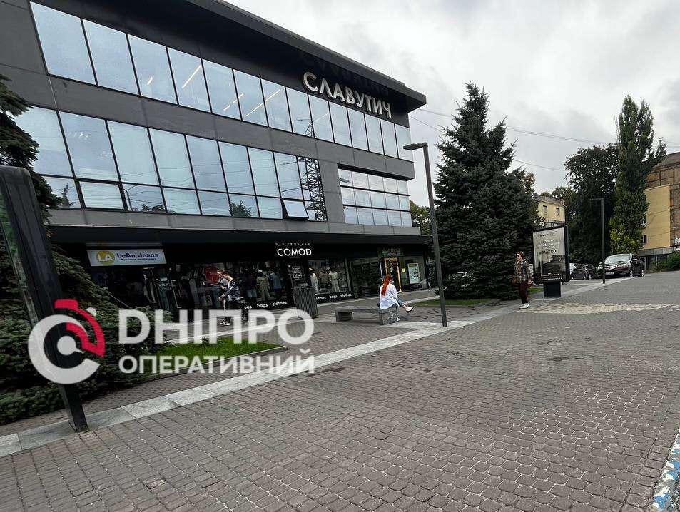 Як працюють ТЦ на правому березі Дніпра під час повітряних тривог