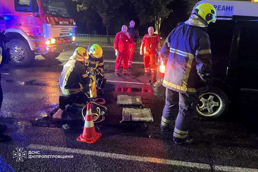 Смертельна ДТП у Кривому Розі: пішохода збив Hyundai, а потім переїхала Mazda
У Кривому Розі увечері 27 серпня на одній із вулиць сталася смертельна аварія за участю одразу двох автомобілів, унаслідок якої…
