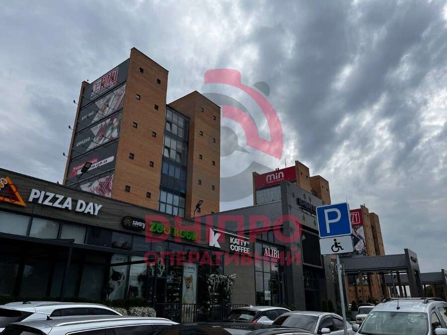 Як працюють ТЦ на лівому березі Дніпра під час повітряної тривоги
Останнім часом удари рф по цивільних об'єктах значно почастішали. Найбільше страждають торгові центри та гіпермаркети. Тож питання безпеки наразі особливо…