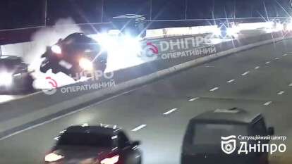 ДТП на Центральному мосту 29 серпня: авто ледь не перекинулося - відео