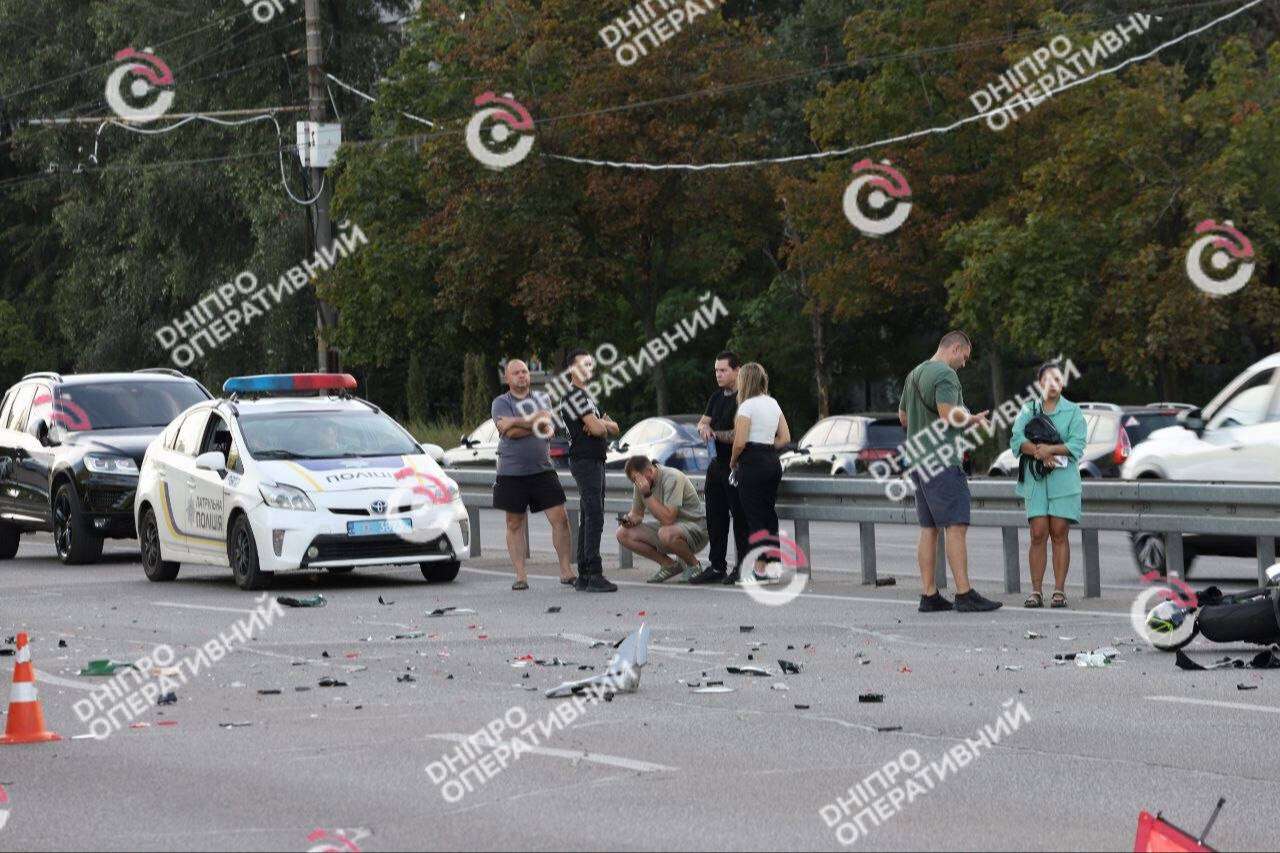 ДТП на Набережной Победы 30 августа: столкнулись два мотоцикла и Opel - кадры