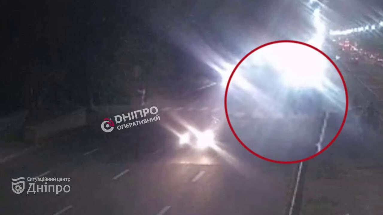 У Дніпра на Донецькому шосе автобус збив пішохода: відео та подробиці
Ввечері п'ятниці, 28 серпня, в Амур-Нижньодніпровському районі Дніпра пішохід потрапив під колеса автобуса. Подробиці аварії розповість "Дніпро Оперативний".
У коментарі…