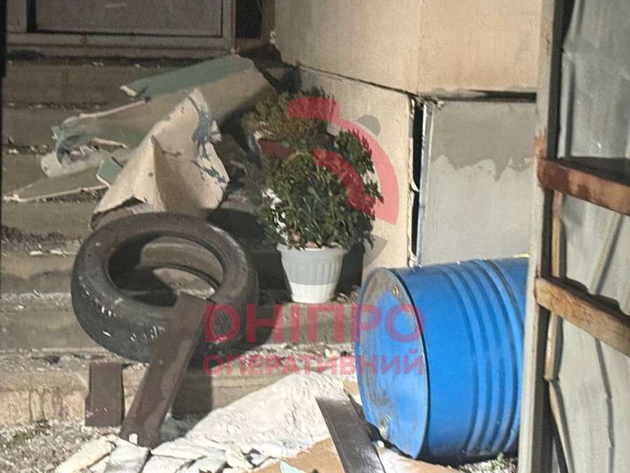 Вибиті вікна та понівечені будинки: що відомо про вечірній удар по Дніпру 1 вересня
Сьогодні, 1 вересня, у другій половині дня ворог завдав удару реактивними безпілотниками по Дніпру. Внаслідок чого сталися руйнування, виникли пожежі…