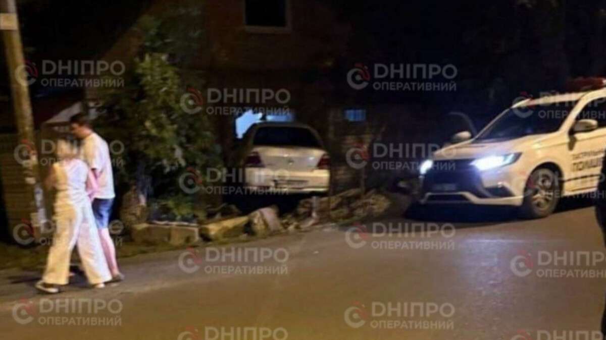 Авто влетело в дом на 12-м квартале 3 сентября: подробности