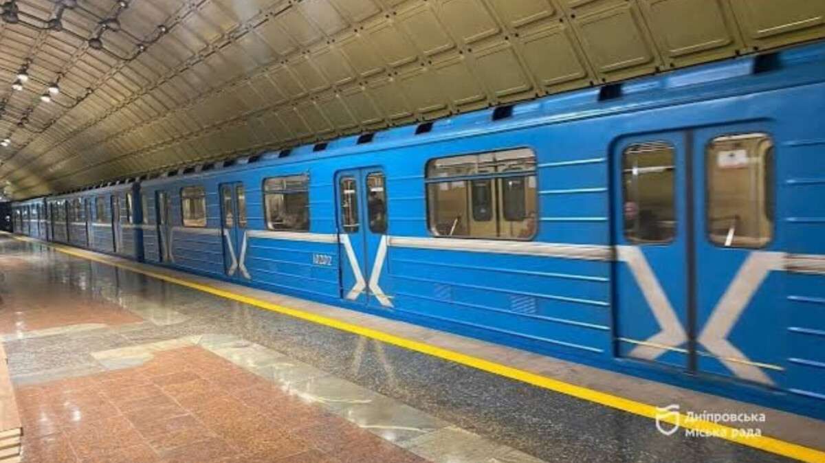 Работу метро во время "красных" тревог могут ограничить: коснутся ли эти изменения Днепра