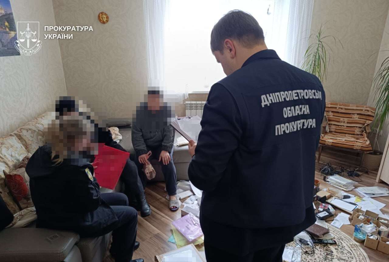 Детей сажали на цепь и били до крови: в Днепре раскрыли издевательства в детском доме семейного типа