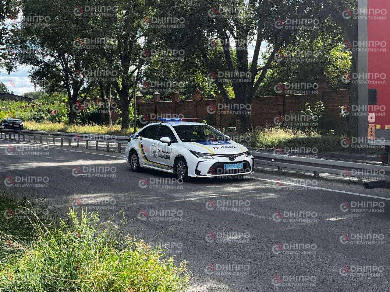 ДТП на Криворізькій 8 вересня: Audi повис на відбійнику після зіткнення з вантажівкою