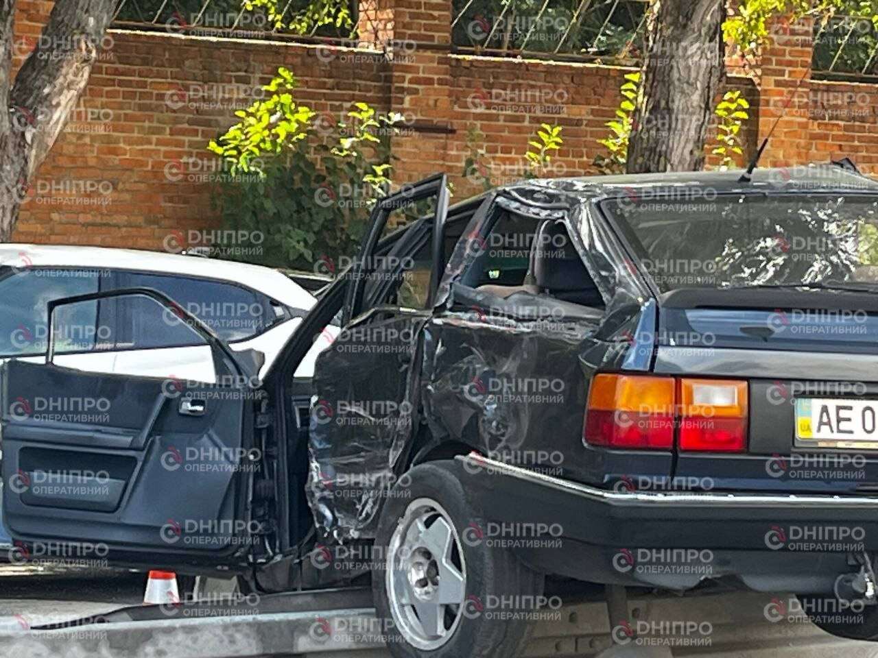 ДТП на Криворізькій 8 вересня: Audi повис на відбійнику після зіткнення з вантажівкою