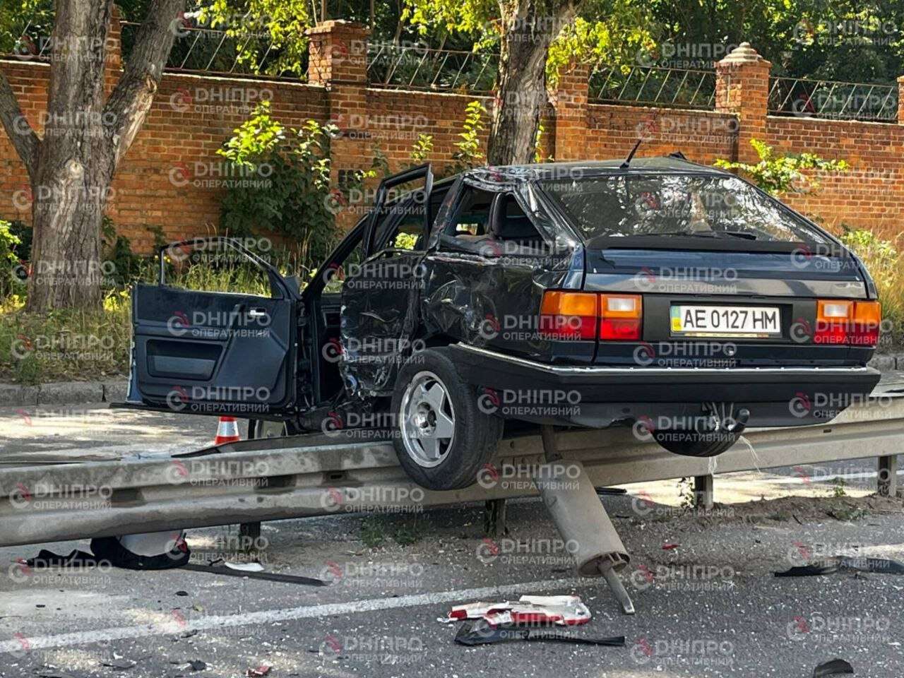 ДТП на Криворожской 8 сентября: Audi повис на отбойнике после столкновения с грузовиком