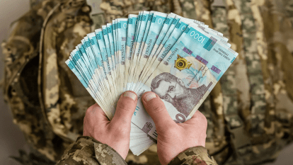 Военным могут выплатить до 15 месячных обеспечений при увольнении: от чего зависит сумма