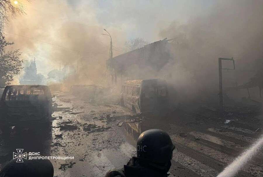 Російський удар по середмістю Павлограда: в ОВА повідомили нові подробиці щодо постраждалих
10 вересня російські окупанти завдали удару по місту Павлоград, що на Дніпропетровщині. Внаслідок чого спалахнули пожежі, постраждали невинні люди. В…