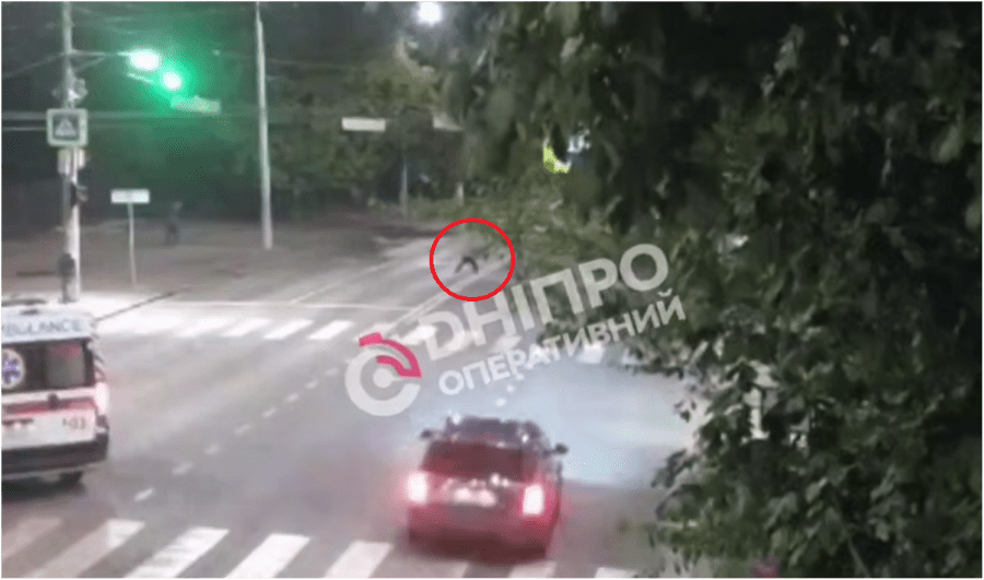 У Дніпрі на просп. Науки Skoda збила пішохода: чоловік загинув на місці
У Дніпрі сталася смертельна дорожньо-транспортна пригода за участю легкового автомобіля та пішохода. Стали відомі деталі трагедії, пише «Дніпро Оперативний».

Відомо,…