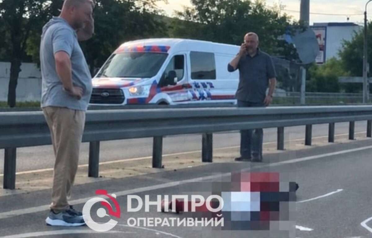 Зіткнення двох мотоциклів у Дніпрі закінчилося смертю підлітка: подробиці ДТП на Набережній Заводській
У Дніпрі вчора, 16 вересня, сталася смертельна ДТП за участі двох мотоциклів. Загинув неповнолітній водій одного з двоколісних. Про це…