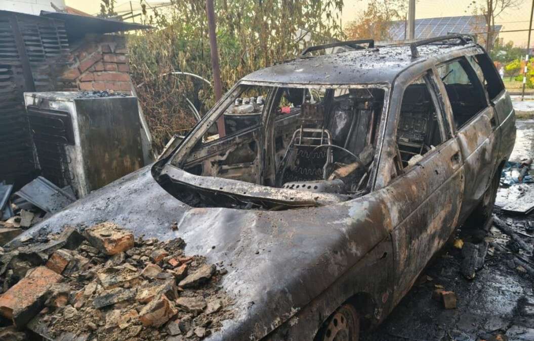 Повреждены ТЦ, дома и авто, есть раненые: ночью враг атаковал 4 района Днепропетровщины
