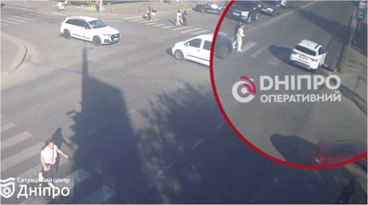 У Дніпрі на Калиновій хлопець на самокаті потрапив під колеса авто: момент ДТП потрапив на відео
У Дніпрі на лівому березі сталася дорожньо-транспортна пригода за участі легкового автомобіля та хлопця на самокаті. Момент аварії зафіксували камери…