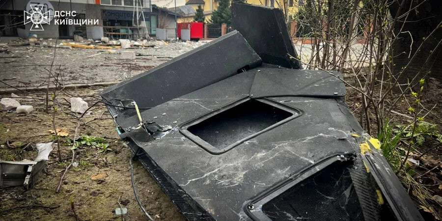 Чому не можна забирати уламки ракет і дронів додому: правила безпеки
