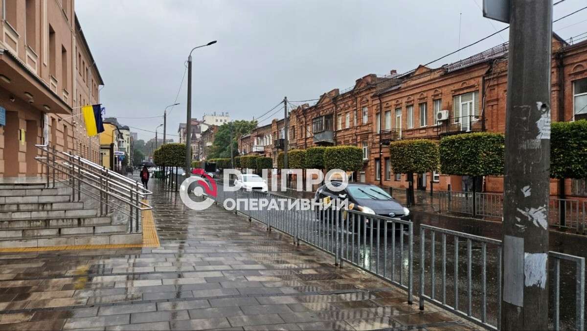 Прогноз погоди у Дніпрі на сьогодні, 1 жовтня 2026
У четвер, 1 жовтня, у Дніпрі очікується помірно тепла та переважно хмарна погода, без опадів. Увечері хмари поступово відступлять, тож…