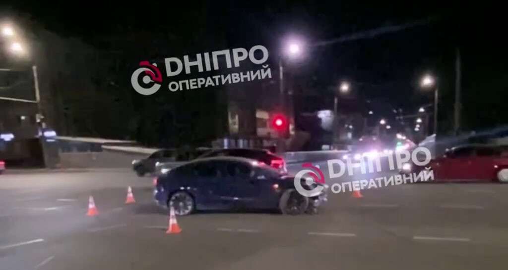 ДТП на проспекте Слобожанском 8 сентября: столкнулись Tesla и Toyota &mdash; видео