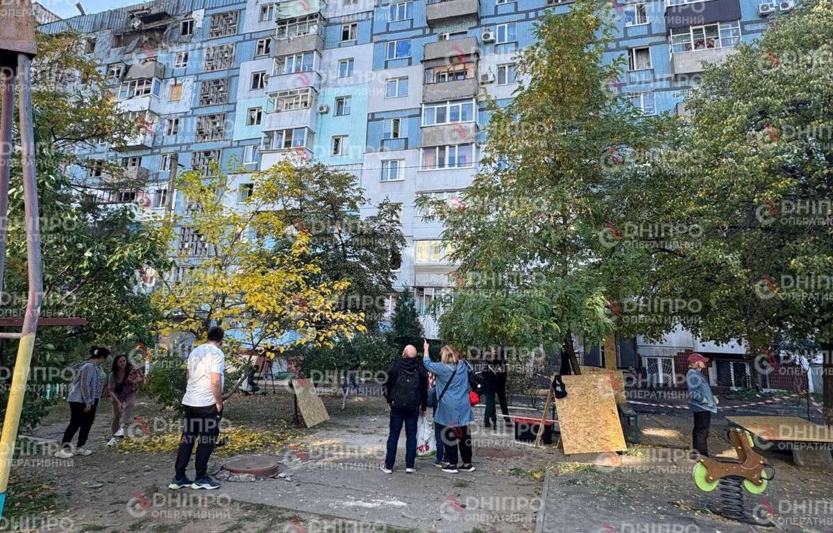 Куди звертатися мешканцям Дніпра, чиє майно постраждало внаслідок атак рф
Мешканці Дніпра, чиє майно постраждало внаслідок російської атаки в ніч на 11 жовтня, можуть повідомити про пошкодження через міський застосунок…